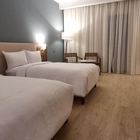 Phoenix Hotel & Wellness Sheikh Zayed City Exterior foto